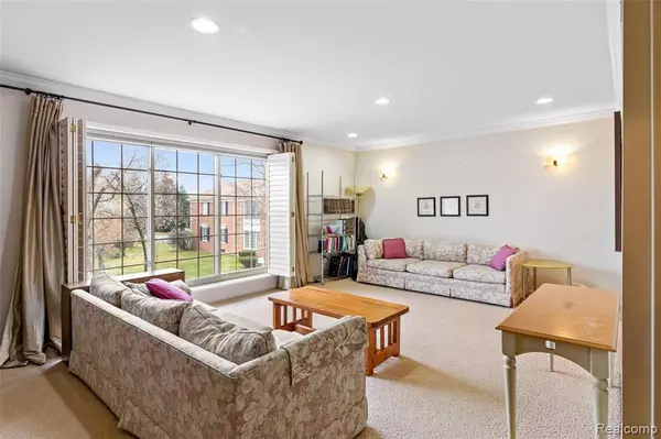 Farmington Hills, MI 48334,29660 MIDDLEBELT RD UNIT 3 Road