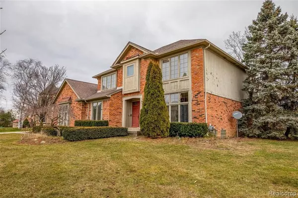 Farmington Hills, MI 48331,39249 PLUMBROOK Drive