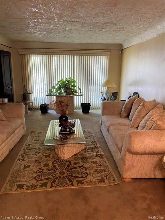 Oak Park, MI 48237,23610 KENOSHA Street