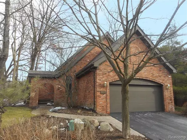 4605 RUE ST MICHELLE, West Bloomfield, MI 48323