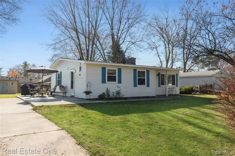 1172 DELTA Road, Walled Lake, MI 48390