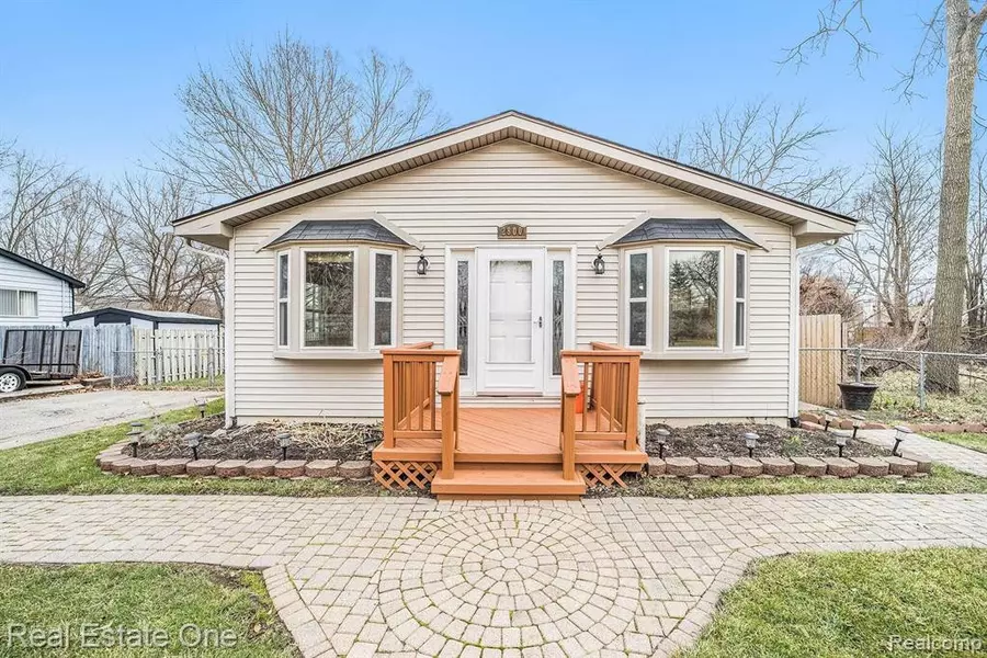 2800 BRISBANE Street, Commerce Twp, MI 48390