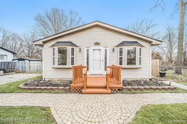 2800 BRISBANE Street, Commerce Twp, MI 48390