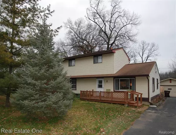 45564 CORNWALL Street, Shelby Twp, MI 48317