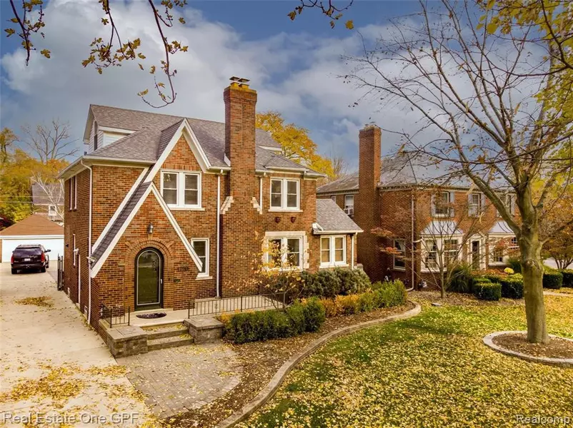 1210 YORKSHIRE Road, Grosse Pointe Park, MI 48230