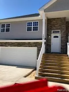 Fenton, MI 48430,125 Whispering Pines Drive