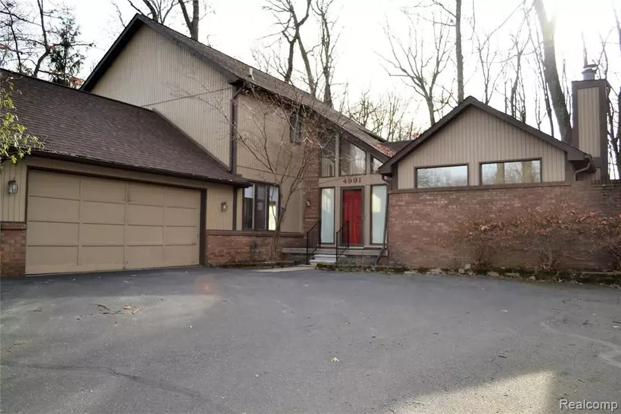 4991 CANYON OAKS Drive, Brighton, MI 48114