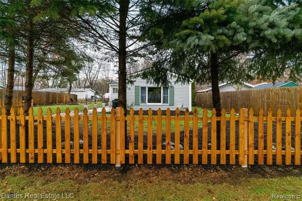 Whitmore Lake, MI 48189,329 MAPLE GROVE Street