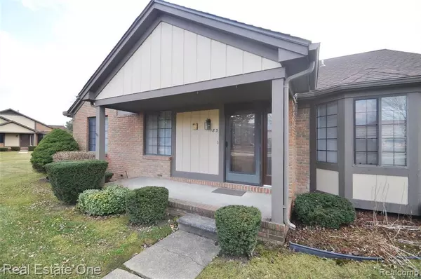 Rochester Hills, MI 48307,183 MEADOW LANE Circle