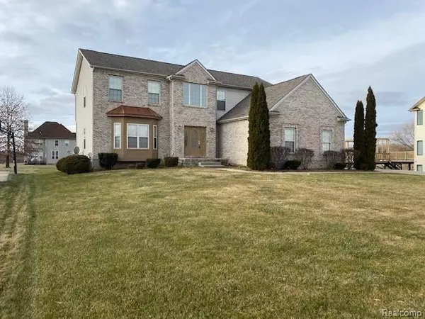 1084 Royal Crest Drive, Flint, MI 48532