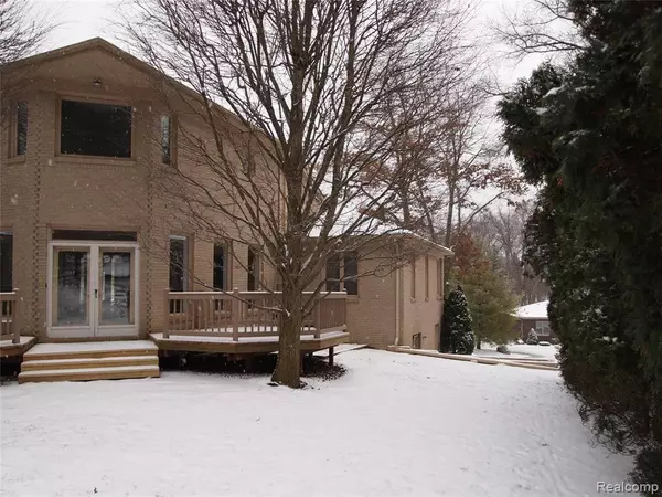 Rochester Hills, MI 48309,452 TANGLEWOOD Drive