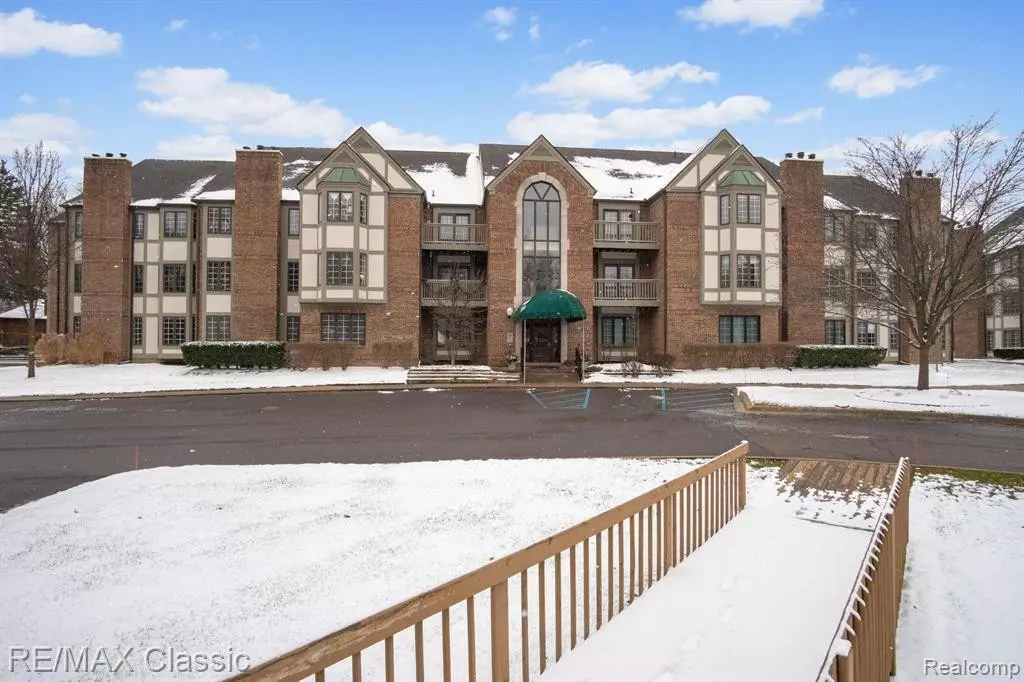 Plymouth, MI 48170,822 DEER Court