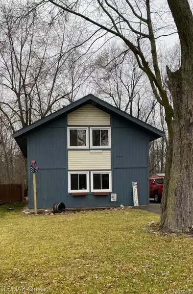 990 CHAREST Avenue, Waterford, MI 48327