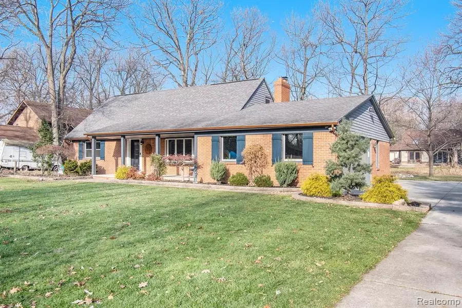 8416 Island Boulevard, Grosse Ile, MI 48138