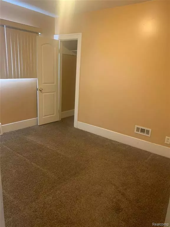 Dearborn, MI 48126,6107 TERNES ST