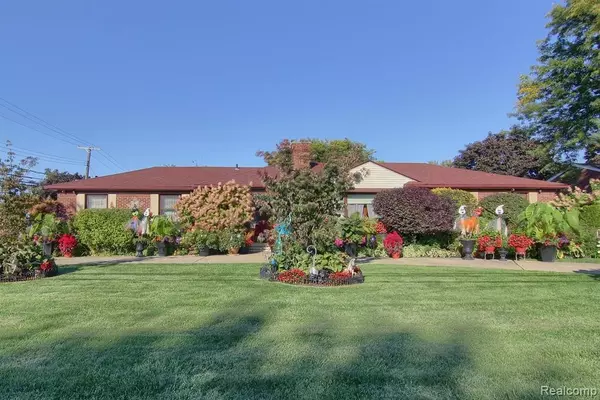 19011 Veronica Avenue, Eastpointe, MI 48021