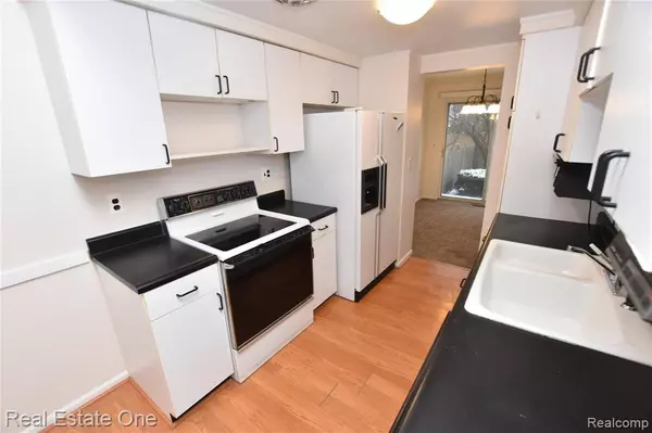 Novi, MI,24646 BASHIAN Drive