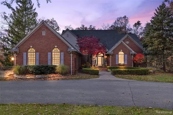 868 PEACH TREE Lane, Rochester Hills, MI 48306