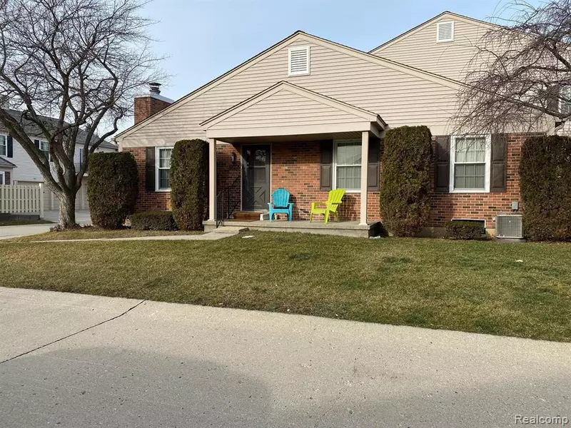 15895 CAMBRIDGE Drive, Clinton Twp, MI 48038