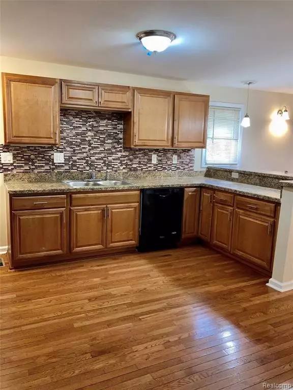 Southfield, MI 48033,21198 BERG Road