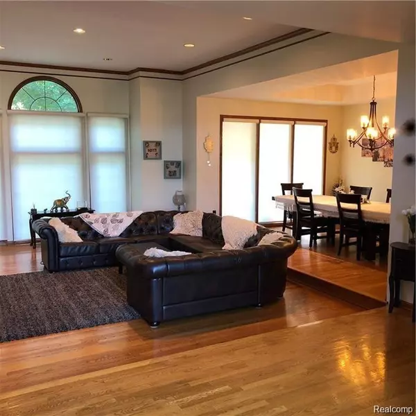 West Bloomfield, MI 48323,5422 WINDHAM HILL Court