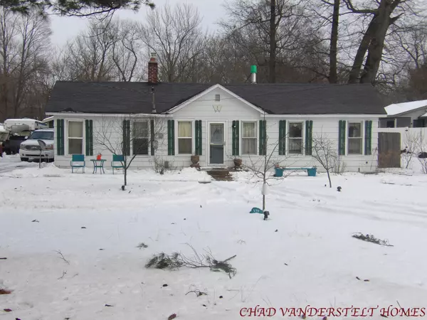 170 N 6th Avenue, Fruitport, MI 49415