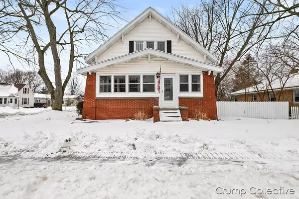 221 S Stewart Avenue, Fremont, MI 49412