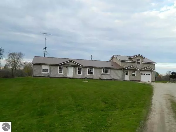 1548 N Loomis Road, Mount Pleasant, MI 48858