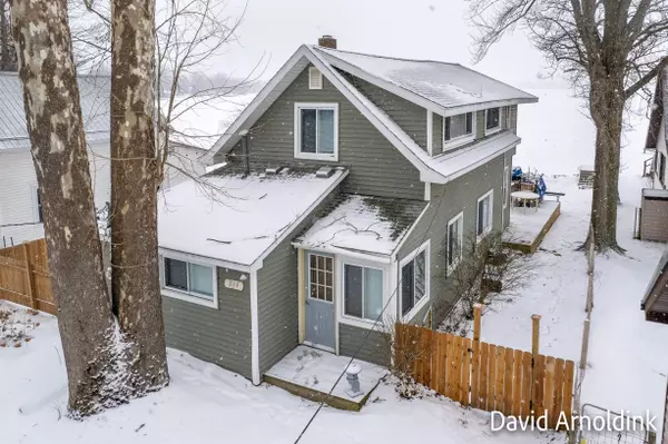 834 Lakeview Drive, Fremont, MI 49412