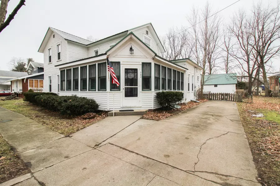 202 W Murray Avenue, White Pigeon, MI 49099