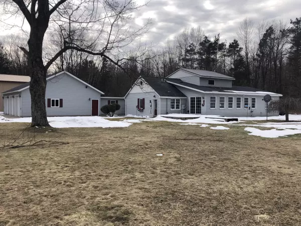 4345 S Wolf Lake Road, Fruitport, MI 49415