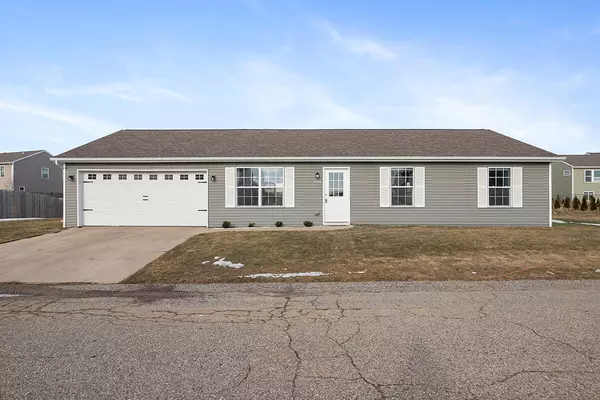 11688 E Bear Meadows SE Drive, Alto, MI 49302