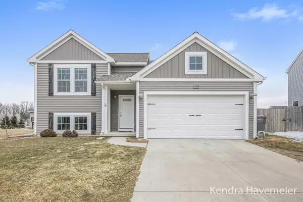 11665 Koala Bear SE Drive, Alto, MI 49302