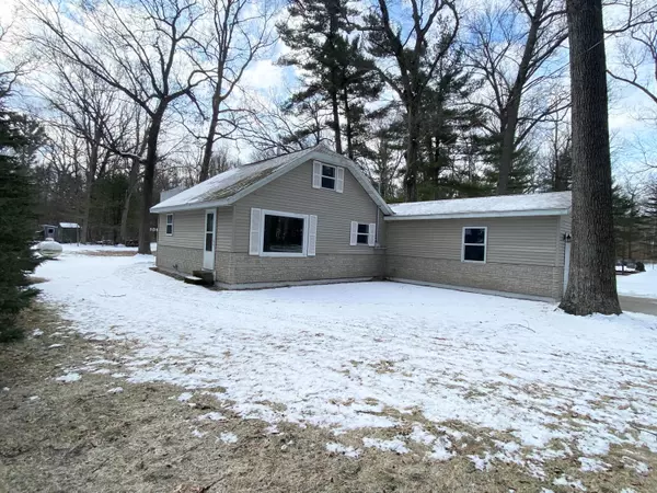 2742 Holton Road, Muskegon, MI 49445