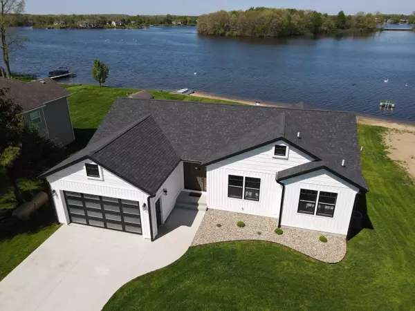 61444 Crystal Beach Drive, Sturgis, MI 49091