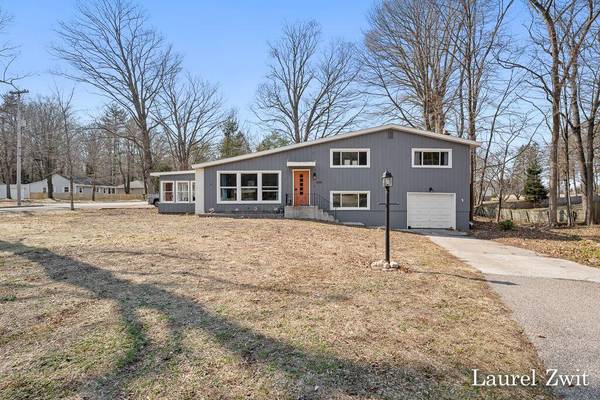 9015 Pinebrook Drive, Montague, MI 49437