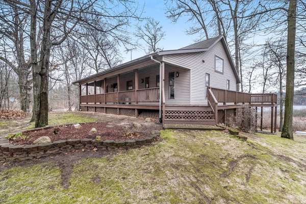 53383 County Road 384, Grand Junction, MI 49056