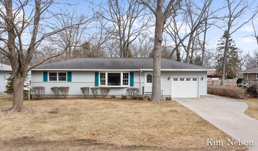 2224 Arbor Avenue, Norton Shores, MI 49441