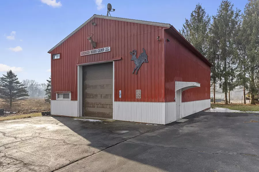 7953 Townhall Road, Sheridan, MI 48884