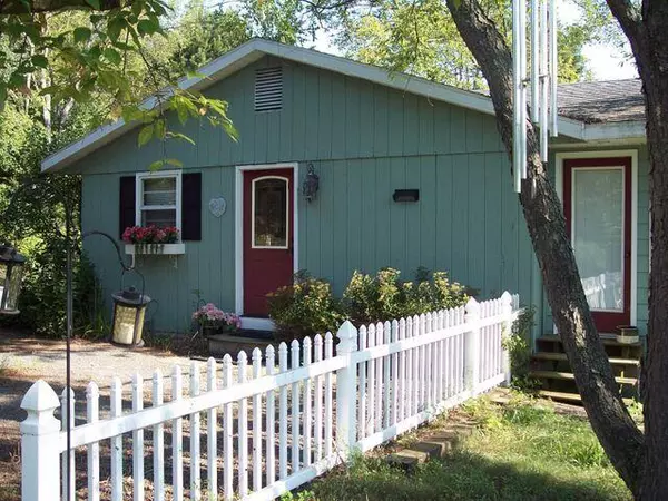 1217 W Adams Road, Pentwater, MI 49449