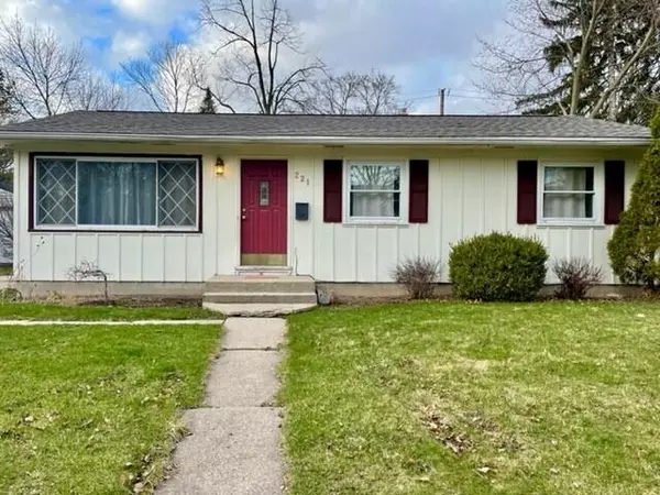 221 Cloverland Drive, Lansing, MI 48910