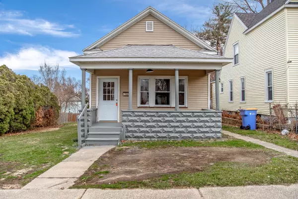 551 Woodlawn SE Street, Grand Rapids, MI 49507