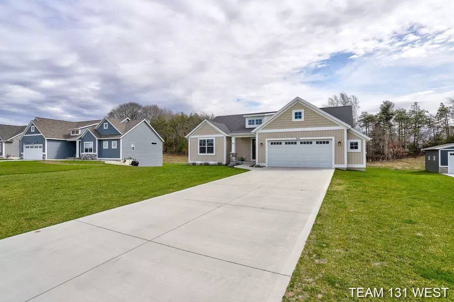 9352 Shoreway Drive, West Olive, MI 49460
