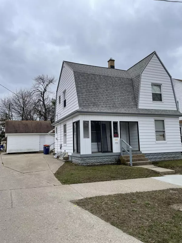 1016 10th NW Street, Grand Rapids, MI 49504