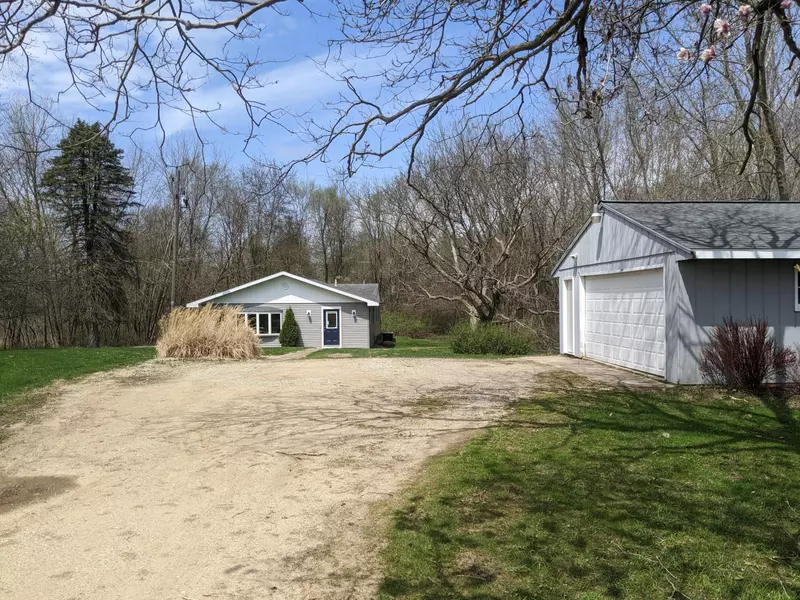 5439 Watson Road, Eau Claire, MI 49111