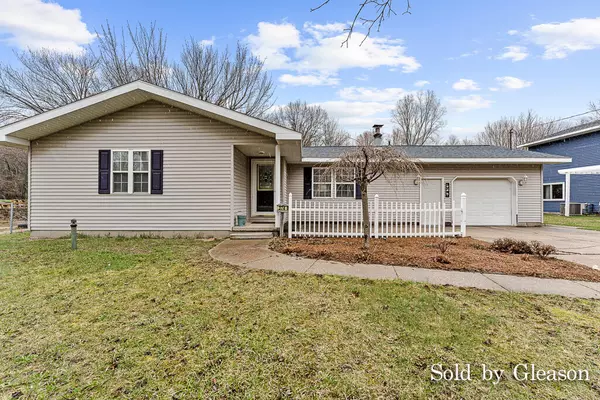 3740 E Sternberg Road, Fruitport, MI 49415