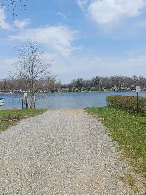 Edwardsburg, MI 49112,70310 Beach Drive