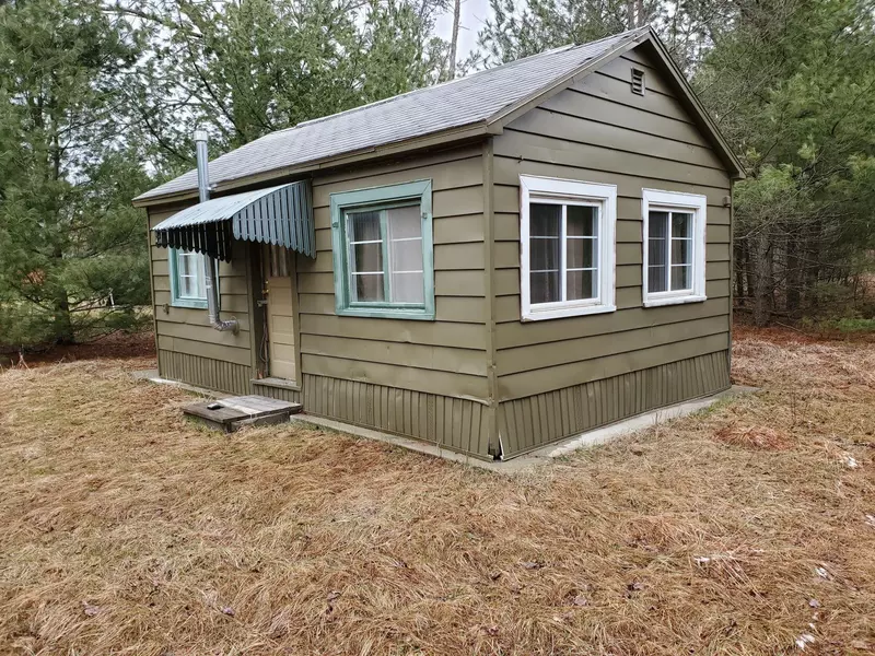 5286 N Twin Creek Road Road, Luther, MI 49656