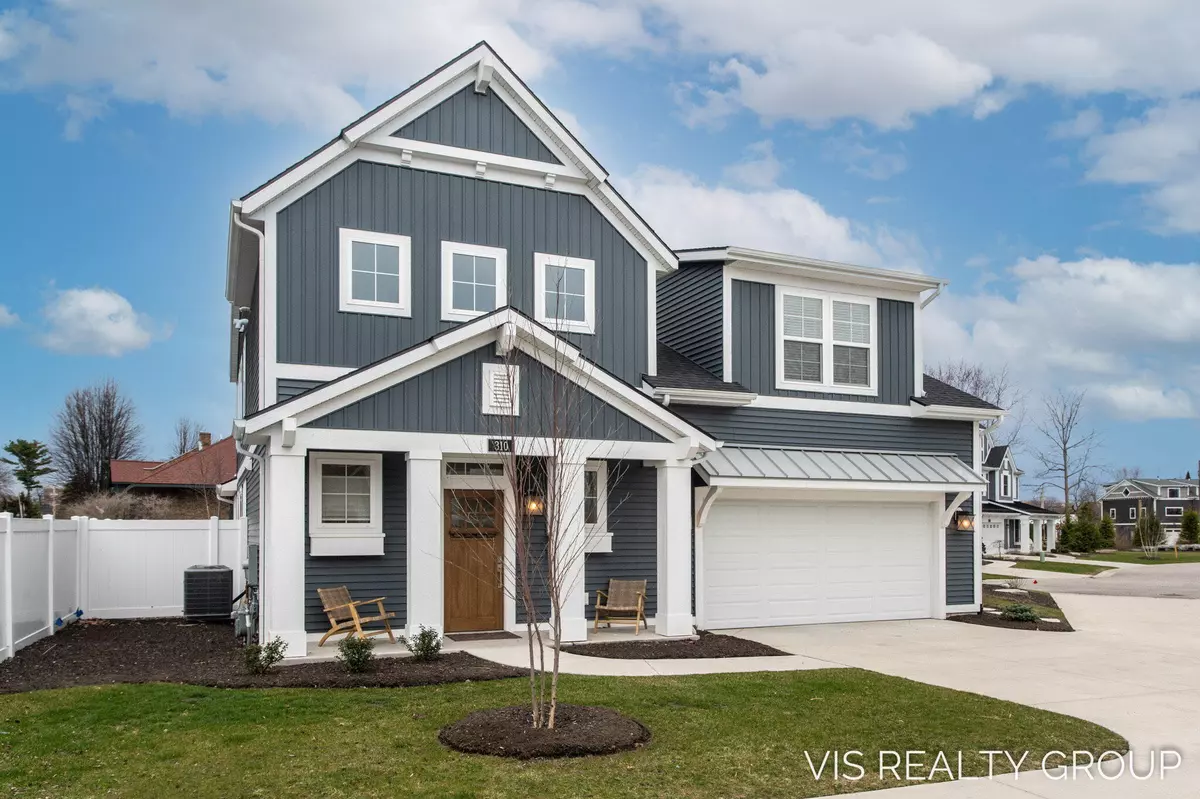 Grand Haven, MI 49417,310 Pere Marquette Place #5