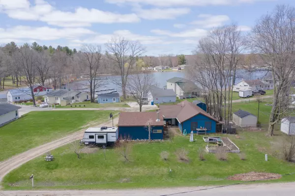 322 Lake Drive, Six Lakes, MI 48886